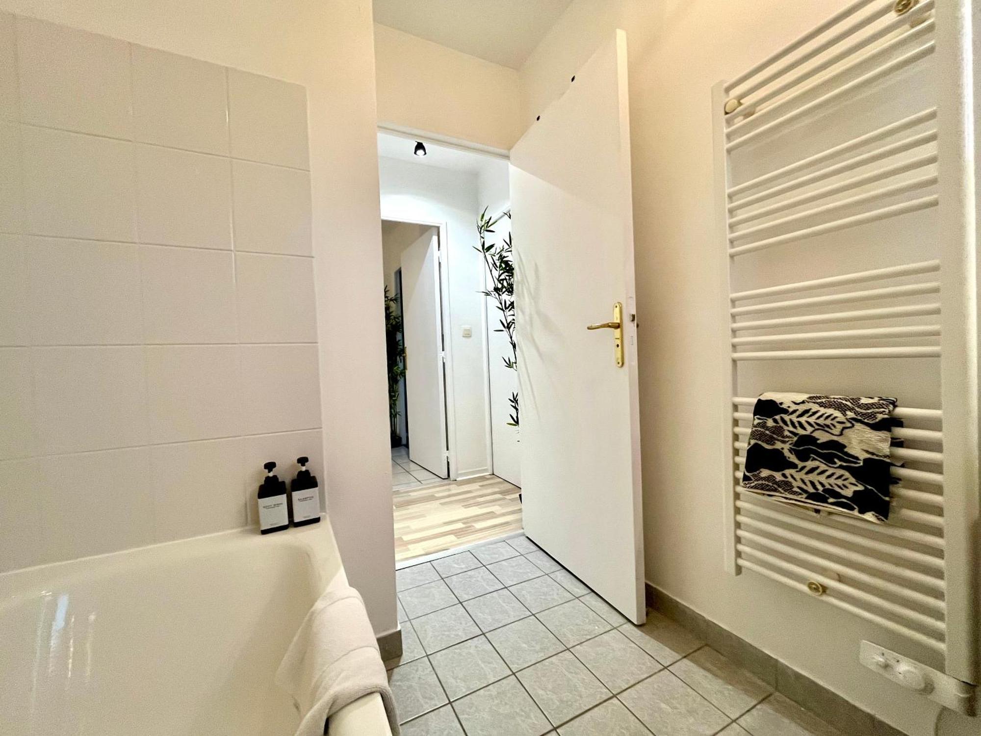 Bngo I Immense Rooftop Lyon I 2 Chambres, 4 Places Parkings, 2 Immenses Terrasses, 8 Personnes 外观 照片